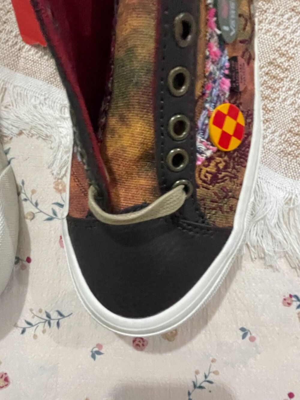 Vans Old Skool Tie-Dye Badge Low-Top Sneakers - Picture 4 of 13